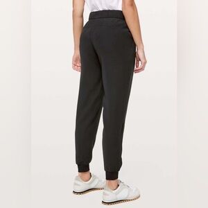 Lululemon On The Fly Jogger 8 / Medium